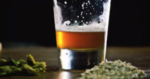 Lee más sobre el artículo Es peligrosa la mezcla de alcohol y marihuana?